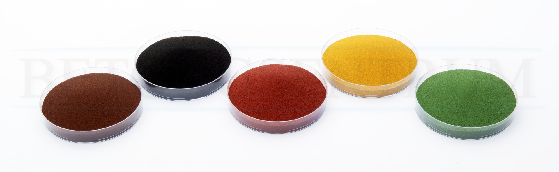 Color pigments in petri dishes