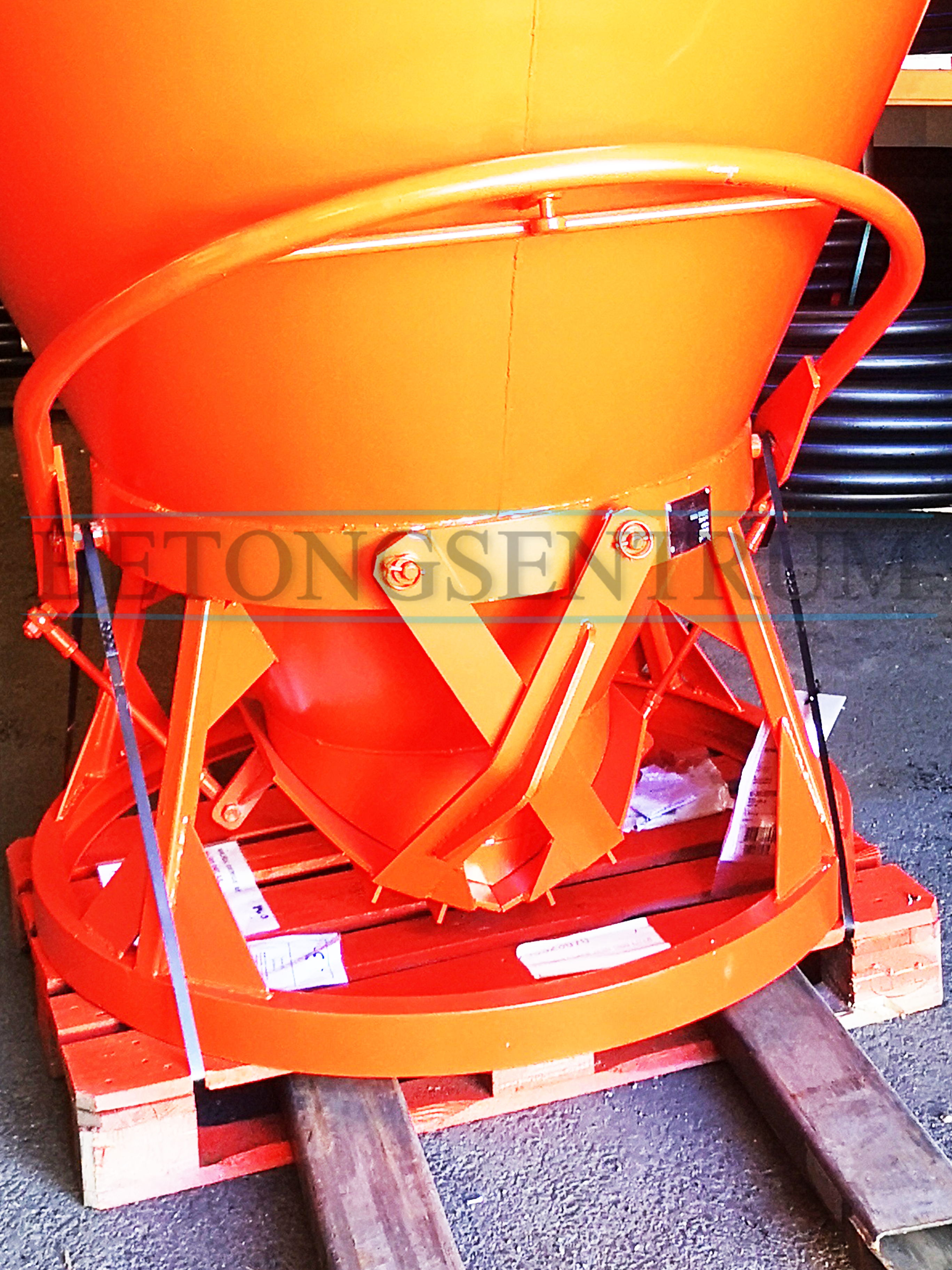 Concrete bucket tobb